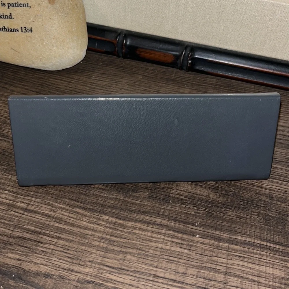 BULOVA EYEGLASSES SUNGLASSES TRIANGLE COLLAPSED HARD CASE GREY